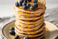 These healthy banana pancakes definitely don't taste healthy! A great recipe for a lighter brunch option!