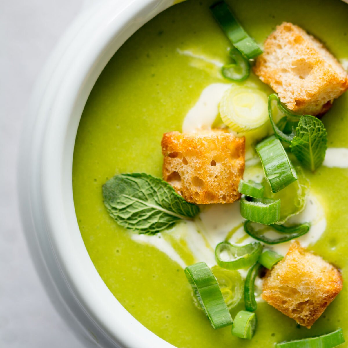 5 Ingredient Pea and Mint Soup and the launch of "The 5 Ingredient Dinner". Get your free copy now!