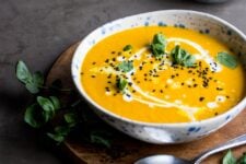 An inflammation busting carrot, ginger and turmeric soup that's absolutely bursting with fresh, warming flavours!