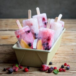 Prosecco Popsicles with Summer Fruits!