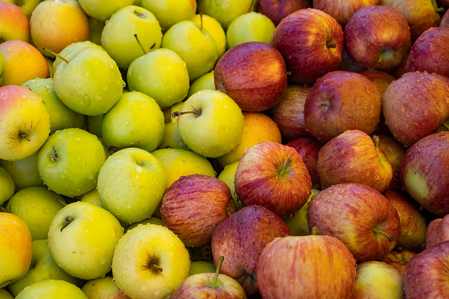 A variety of apples.